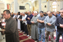 بالفيديو: أهالي يافا يؤدون صلاة كسوف الشمس في مسجد النزهة 